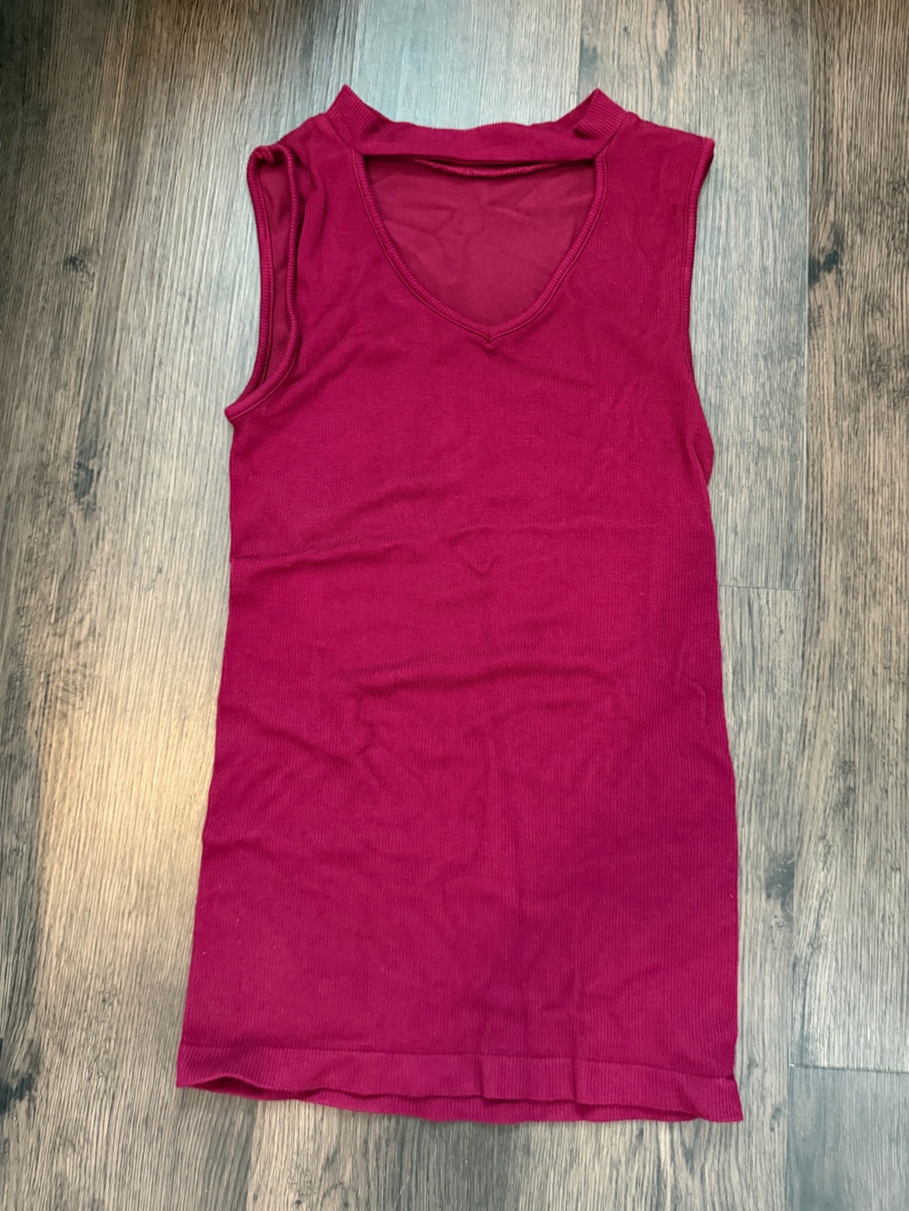 Ribbed V-Neck Sleeveless Tank Top in Berry